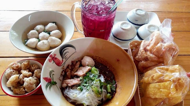 Opinii despre ธ.ธราธร(นายอ้วน) ก๋วยเตี๋ยวเรืออยุธยา สาขา1 în เมือง - การบริการอาหารและที่พัก