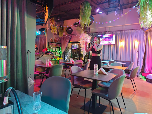 Friends of Friends - การบริการอาหารและที่พัก