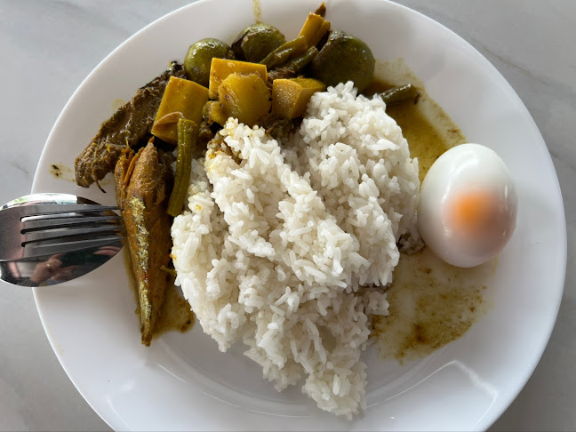 Opinii despre [บ้านทะเลน้อย ข้าวแกงปักษ์ใต้ สาขาปัั๊ม PT กม.19ถนนบางนาตราด în อำเภอบางพลี - การบริการอาหารและที่พัก