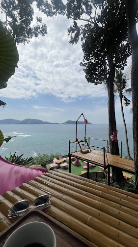 คาเฟ่ ภูเก็ต วิวพอยท์ - การบริการอาหารและที่พัก