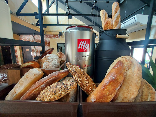 Zurich Bread Cafe - อำเภอบางละมุง