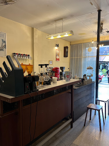 มั่งสีโส CoffEe & นั่งจุ้ย - การบริการอาหารและที่พัก