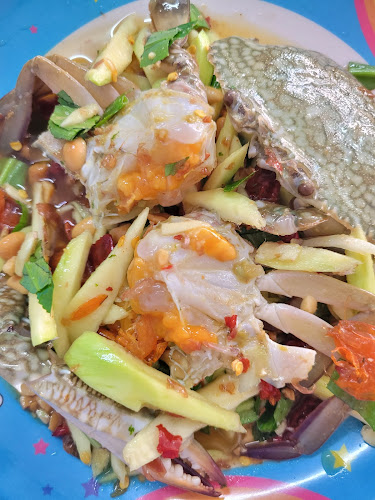 ร้านไก่ย่างน้องพัฒน์ ส้มตำแซ่บเวอร์ - การบริการอาหารและที่พัก