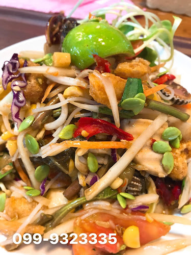 Comentarii opinii despre ข้าวแกงเจ๊จวบ ร้านใหม่ by อุ้ม & โจ้