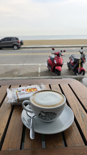 Cafe Amazon Jomtien Beach @The Now Hotel - การบริการอาหารและที่พัก