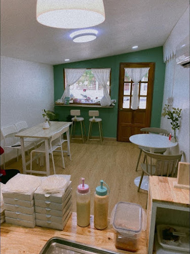 ลินดาเฮ้าส์ (ร้านพิซซ่า) - การบริการอาหารและที่พัก