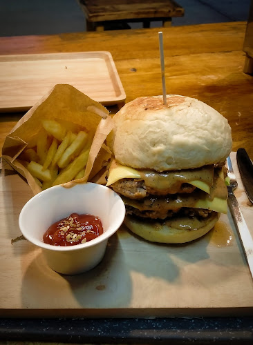 Gernbur เกินเบอร์เบอร์เกอร์ - การบริการอาหารและที่พัก