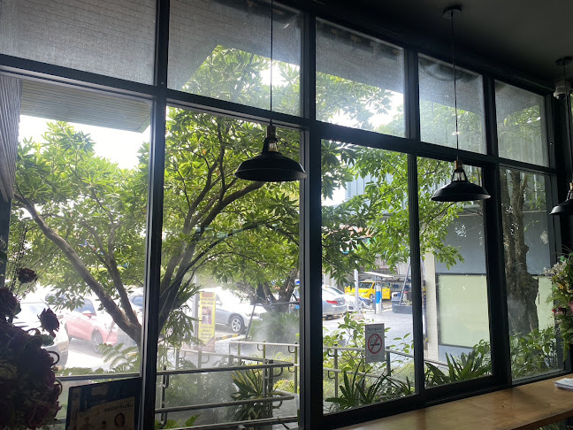 คาเฟ่ อเมซอน ปตท.บ้านกล้วย ไทรน้อย - การบริการอาหารและที่พัก