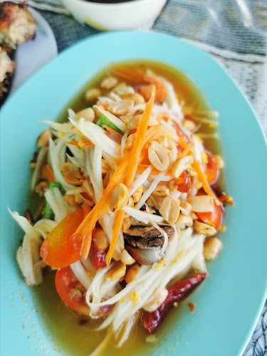 ส้มตำปางศิลา - การบริการอาหารและที่พัก