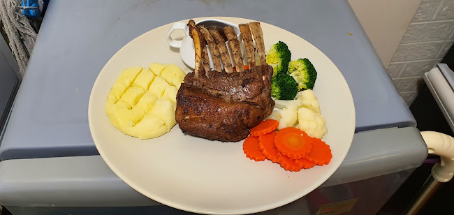 Jolly`s Hotel & Restaurant - การบริการอาหารและที่พัก