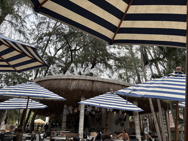 Opinii despre Cave Beach Club în อำเภอสัตหีบ - การบริการอาหารและที่พัก