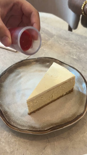 27 ถนน รัษฎา ตำบลตลาดใหญ่ อำเภอเมืองภูเก็ต ภูเก็ต 83000