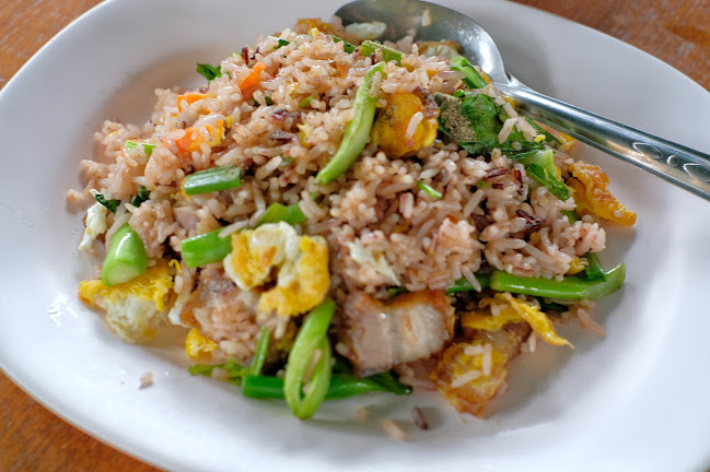 ร้านซวด ซวด ๒​๕​๒๐​ - การบริการอาหารและที่พัก