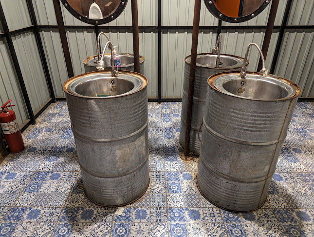 ร้านไอติมเผา - การบริการอาหารและที่พัก