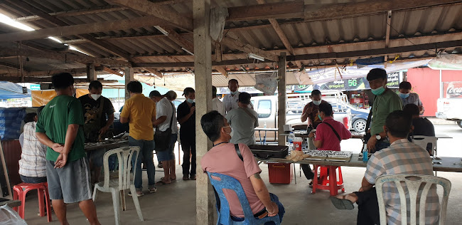 ตลาดนัดสี่แยกตาปาน - การบริการอาหารและที่พัก