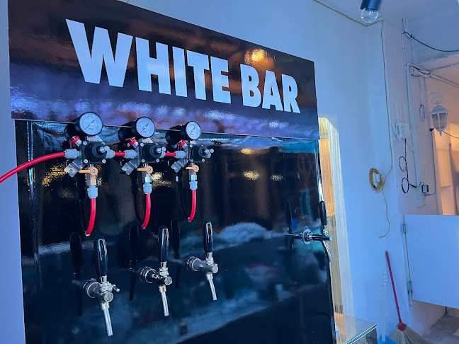 White Bar House - การบริการอาหารและที่พัก