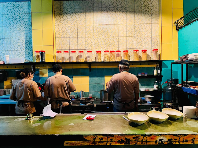 352 ถ. ภูเก็ต ตำบลตลาดใหญ่ อำเภอเมืองภูเก็ต ภูเก็ต 83000