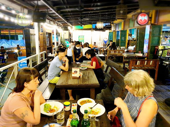 ครัวหน้าบาน พัทยา - การบริการอาหารและที่พัก