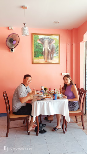 Suraj Indian Restaurant Kamala - การบริการอาหารและที่พัก