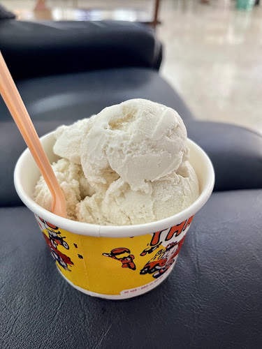 มหาชัยไอศกรีม - การบริการอาหารและที่พัก