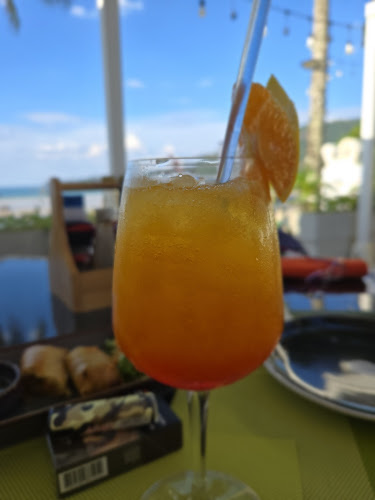 SB Kamala Beach Cafe Restaurant - การบริการอาหารและที่พัก