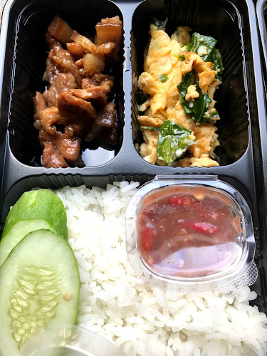 ร้านใต้ต้นมะม่วงภูเก็ต - การบริการอาหารและที่พัก