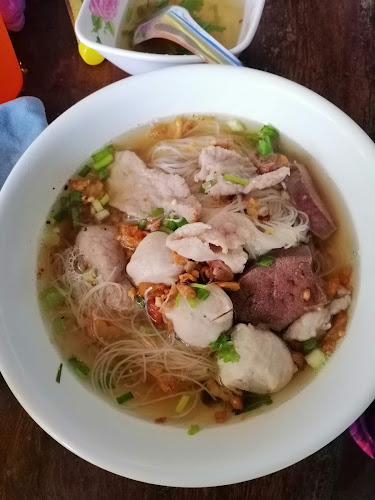 ส้มตำบนควน​ - การบริการอาหารและที่พัก