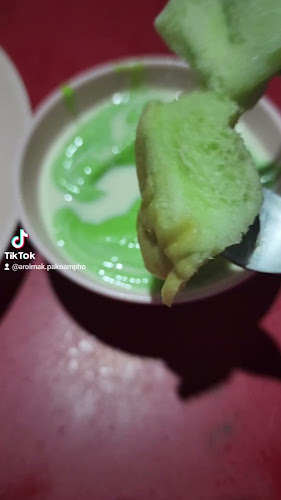 ไอศกรีมโต๊ะแดงนครสวรรค์ - การบริการอาหารและที่พัก