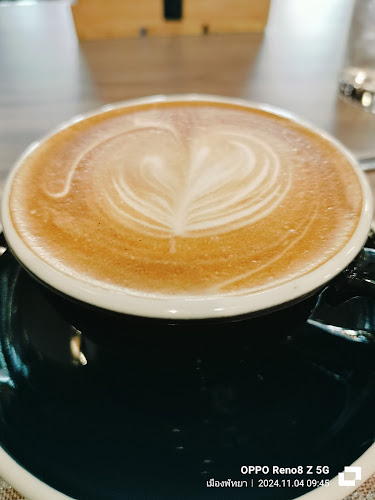 M Space Cafe&Bistro Pattaya - การบริการอาหารและที่พัก