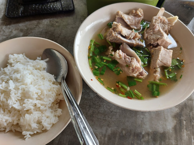 ก๋วยเตี๋ยวต้มยำแม่ยาย - การบริการอาหารและที่พัก