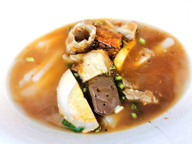 ก๋วยจั๊บ เจ๊เหลี่ยน เจ้าเก่า ตลาดริมน้ำ - การบริการอาหารและที่พัก
