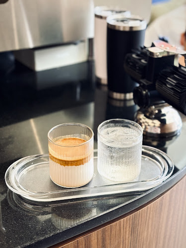 Comeback Phuket - การบริการอาหารและที่พัก