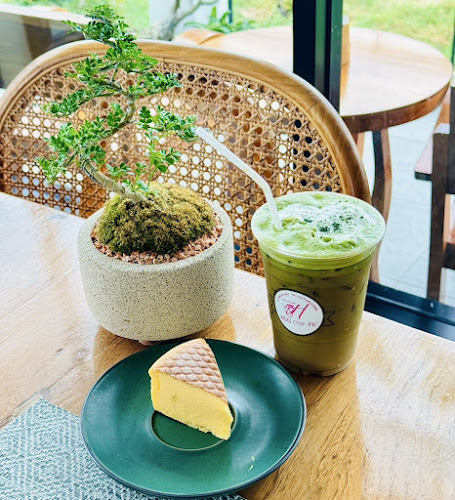 Hug Cupfe & Bistro - อำเภอเมืองภูเก็ต