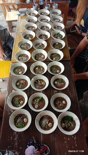 Opinii despre ร้านก๋วยเตี๋ยวเรือ ยกซด 10 บาท în อำเภอเมืองระยอง - การบริการอาหารและที่พัก