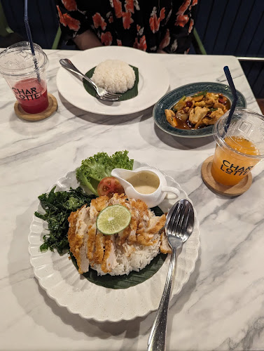 Charlotte 58 Cafe - การบริการอาหารและที่พัก