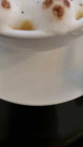 At All Cafe - การบริการอาหารและที่พัก