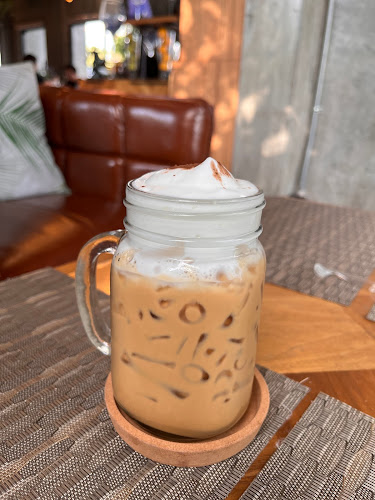 เรนฟอร์เรสคาเฟ่ พัทยา - การบริการอาหารและที่พัก