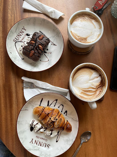 1 AM Cafe - การบริการอาหารและที่พัก