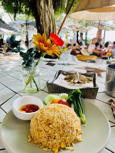 Opinii despre Cave Beach Club în อำเภอสัตหีบ - การบริการอาหารและที่พัก