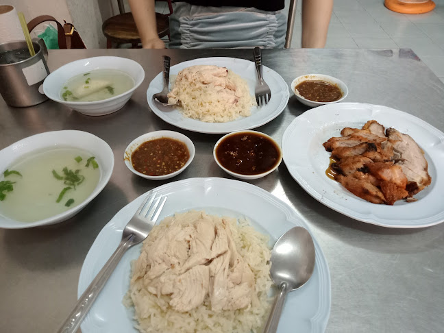 มิดไนท์ไหหลำ - การบริการอาหารและที่พัก