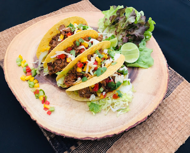 Opinii despre Vitaphorn Authentic Thai Restaurant​ & Steak House în อำเภอเมืองภูเก็ต - การบริการอาหารและที่พัก