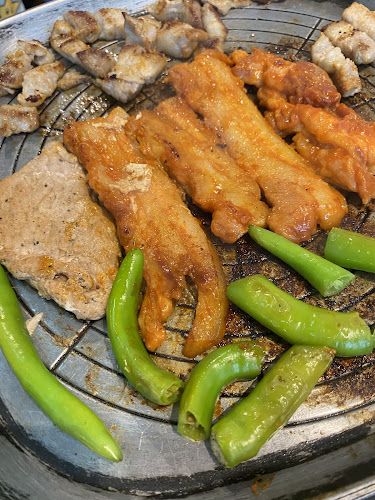 ทเว จิ โกกิ 돼지고기 Dwae ji gogi BBQ & KOREAN BUFFET - การบริการอาหารและที่พัก