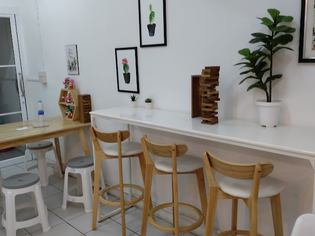 April's Bakery - การบริการอาหารและที่พัก