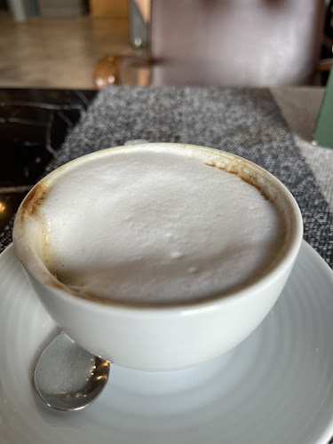 Opinii despre Coffee Talk Old Phuket Town în อำเภอเมืองภูเก็ต - การบริการอาหารและที่พัก