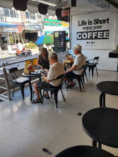 At All Cafe - การบริการอาหารและที่พัก