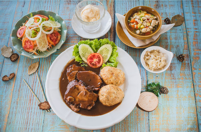 German Piccolo - การบริการอาหารและที่พัก