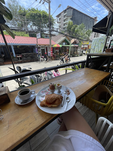 Opinii despre EMILY RESTAURANT în อำเภอบางละมุง - การบริการอาหารและที่พัก