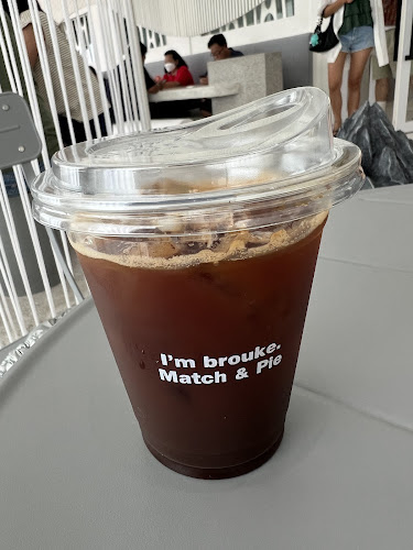 Brouke - การบริการอาหารและที่พัก