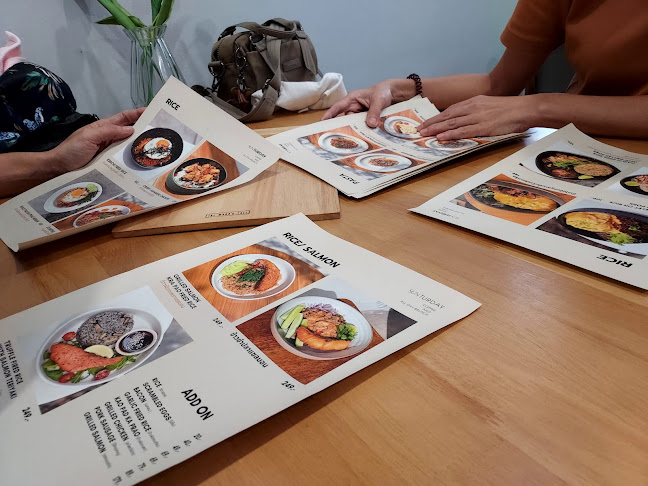 ซันเทอเดย์ - การบริการอาหารและที่พัก