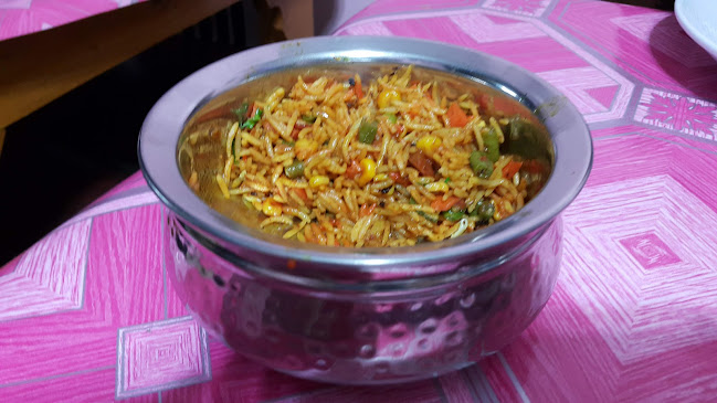 เอเวอร์เรส พัทยาซอย 10 สาย 2 - การบริการอาหารและที่พัก